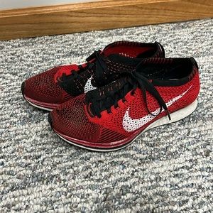 Nike Flyknit Racer in red
